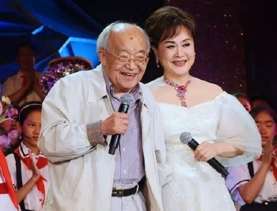歌唱家金铁霖病逝,前妻李谷一入院手术根本不知情,受访发声悼念_腾讯