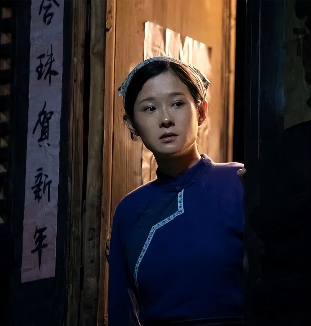 《天下长河》的"戏精"刘一莹,与罗晋同岁演母子,40岁越来越火_腾讯