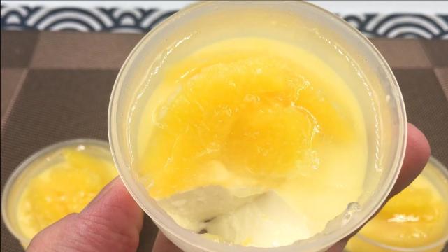 香橙牛奶布丁,口感q弹嫩滑,橙香清新,奶香浓郁.