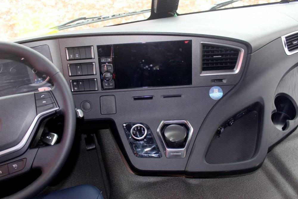 内饰大升级不输旗舰产品新版欧曼gtl至尊版牵引车看点满满