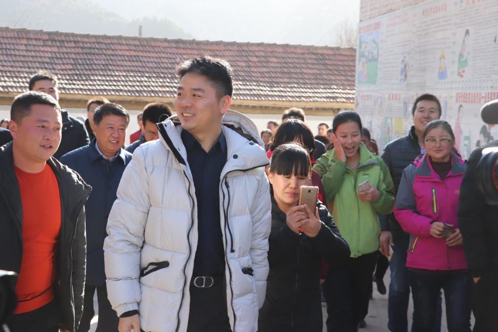 教师招聘男女学历、学校悬殊引争议当地教育局：设置男女各半是为公平维c和海鲜能一起吃吗