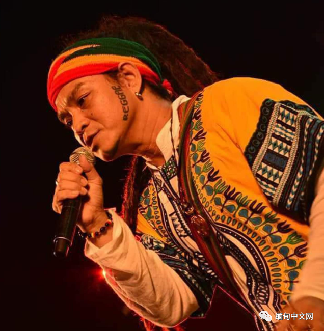 缅甸一名歌手去年2月被捕,昨天被释放,还没到家再次被捕