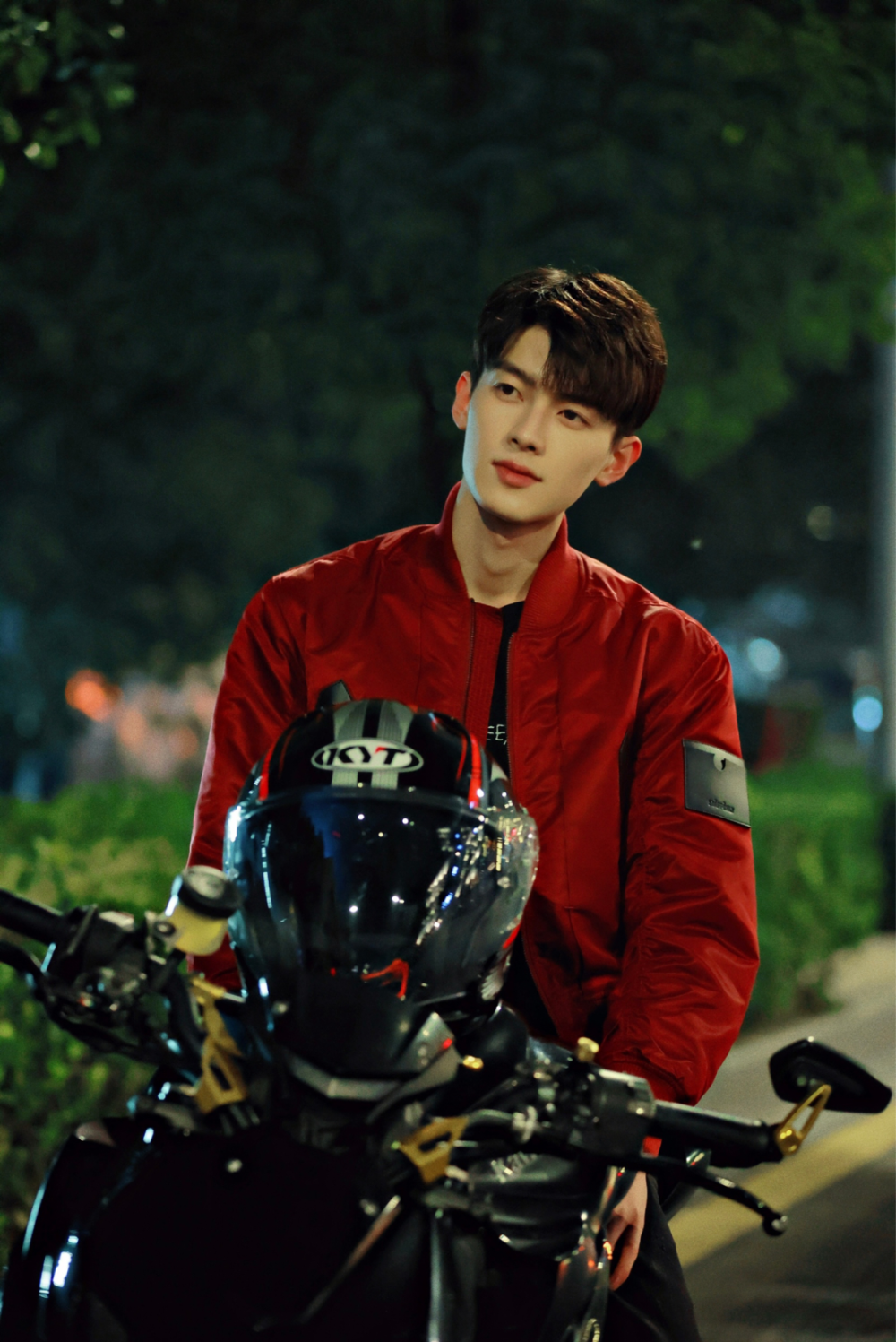 陈鹤一带着隋明伟的坚定不移在荧屏之旅中走好每一步