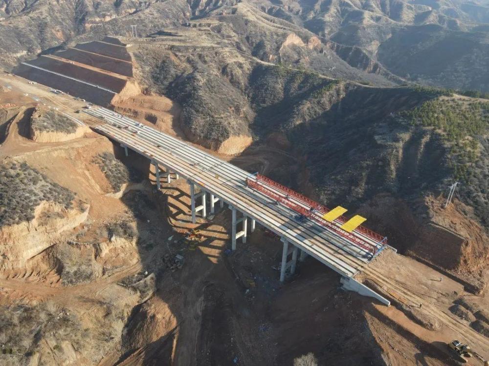 最新进展太原西北二环高速玉龙沟大桥全幅贯通