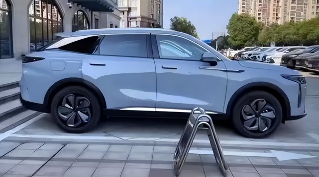 奇瑞"颜值王"实车现身,搭载2.0t 8at 电磁悬架,起步价17万!