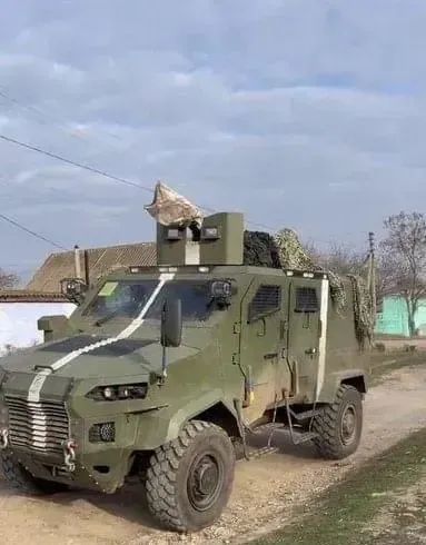乌克兰防地雷反伏击车图片