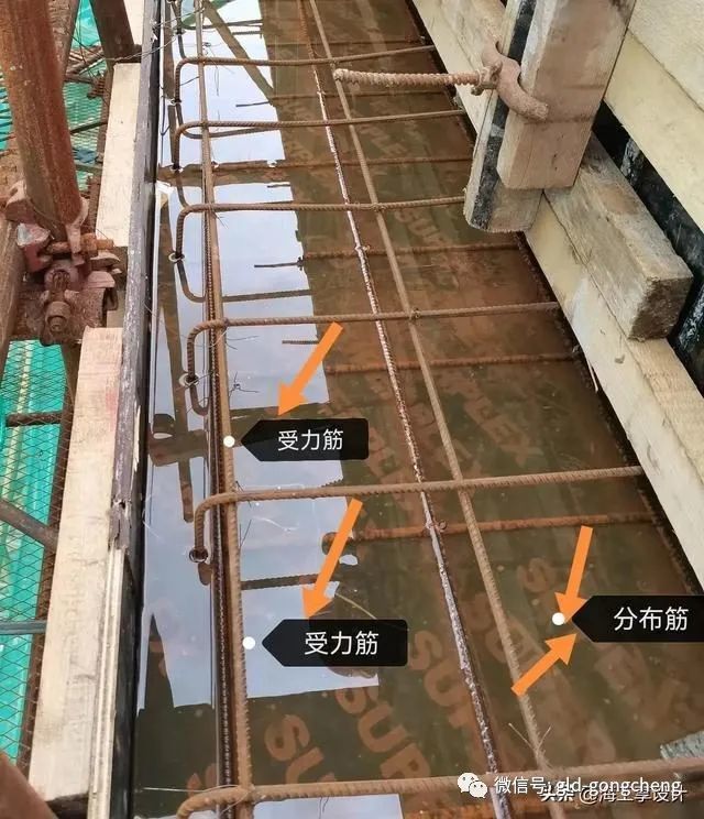 农村自建房屋,悬挑板钢筋设置双层还是单层筋安全?