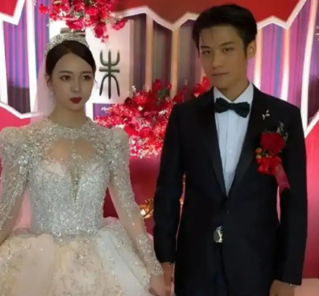 "大杨哥"的网友都知晓,他与妻子"大杨嫂"是从校服走到婚纱的浪漫爱情