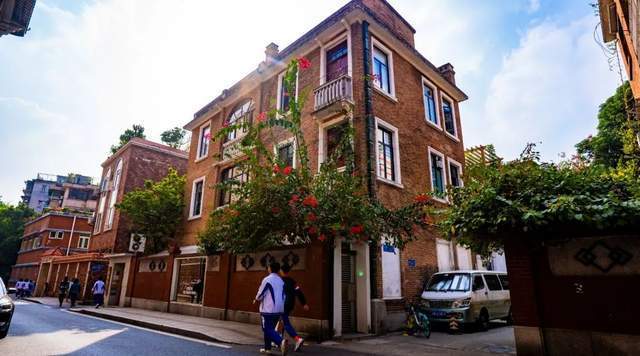 在广州市区,这样的小洋楼要拼手速了