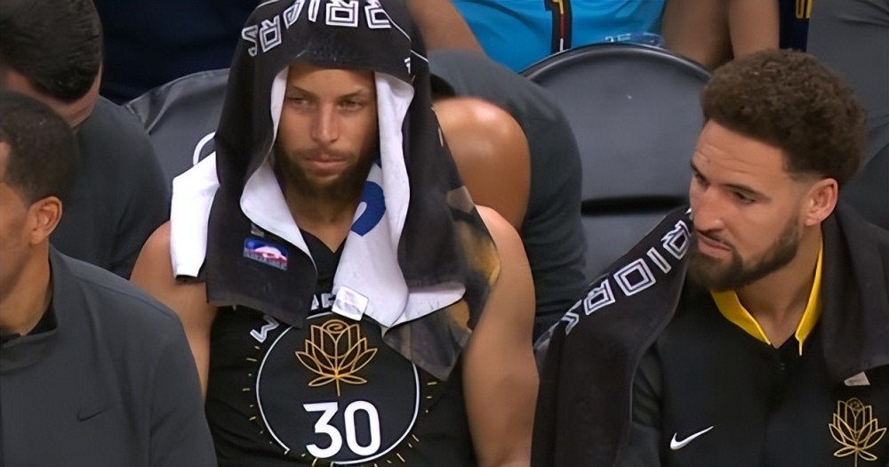 库里无奈1挑5,赢球也高兴不起来_腾讯新闻