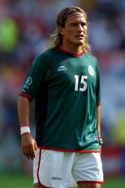 赫尔南德斯,因长相俊秀而且一头金发,被世人誉为墨西哥风之子