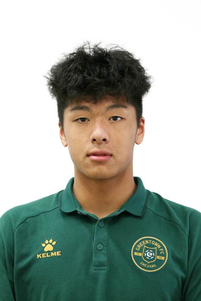 试训中超深圳,位置截然不同,兄弟相差6岁