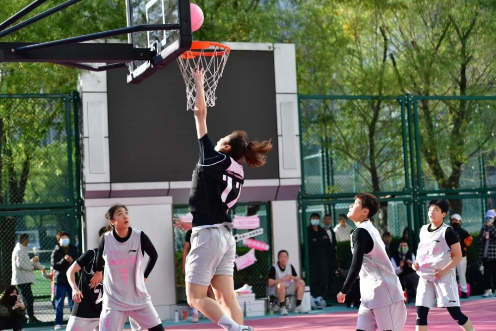 青春力量绽放球场粉色风暴北京高校赛在国贸拉开序幕300011鼎汉技术
