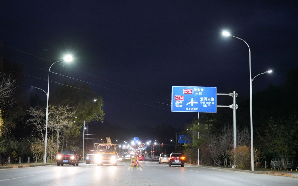 延庆城区城市道路装灯率达到100％在岗位上逝世的是哪位领导人