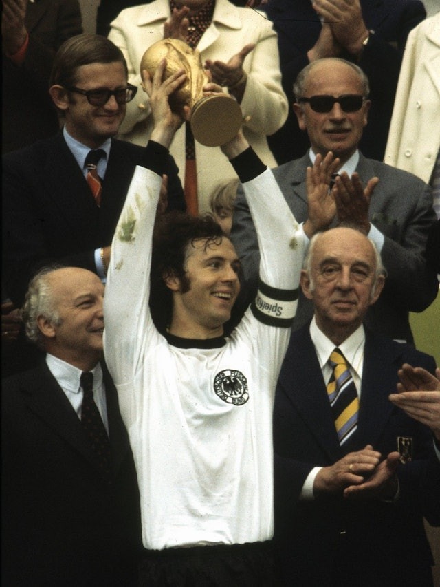 球技与精神力量俱强的"大帝"贝肯鲍尔,司职后卫,演绎何谓"带刀侍卫".