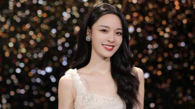 靳梦佳曾得到过芒果的力捧,参与过《我是歌手》《中餐厅》等重点节目