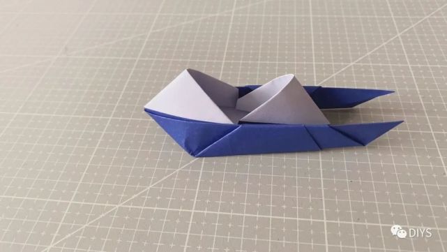 手工折纸一个可以漂在水上的玩具快艇