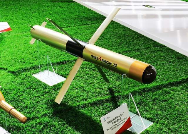 红箭10反坦克导弹拥有光纤制导系统具备发射后锁定性能