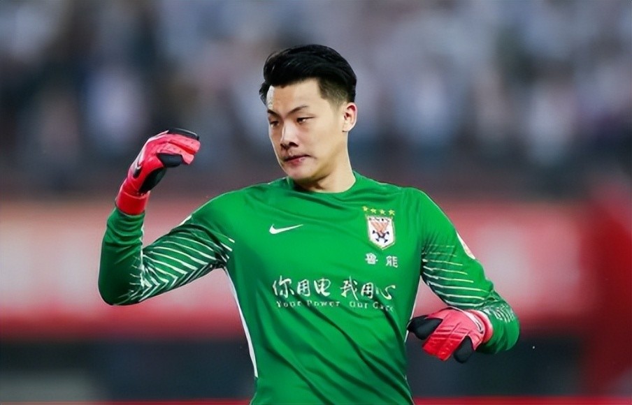 鲁能vs成都首发浮现:贾德松客串后腰,莫伊塞斯领衔进攻,克雷桑冲锋