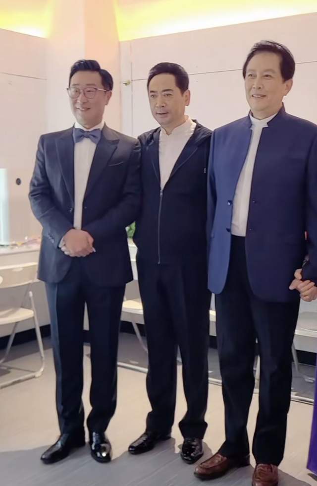 唐国强与73岁王馥荔牵手合照,女方气质优雅状态好,林永健等露面