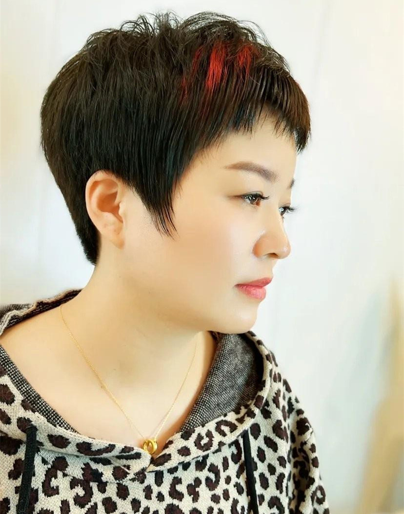 中老年人常见的三种"尬发型",显老,土气没档次,你中招了吗?插图7