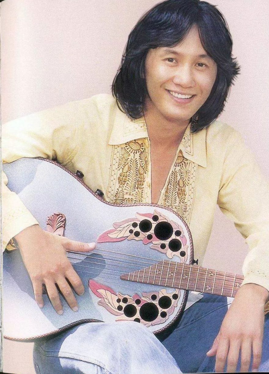 作曲并演唱的一首歌,收录于 1976年12月1日发表的专辑《半斤八两》中