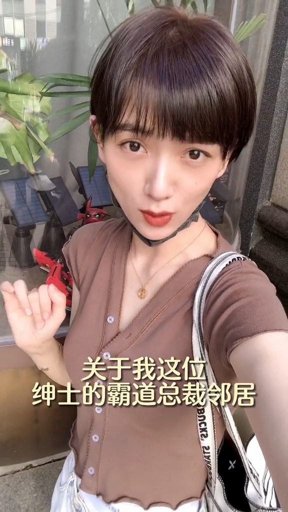 刘恺威小号曝光，与李晓峰高频互动超甜蜜，更多恋情细节浮出水面六年级下册英语书翻译第1课