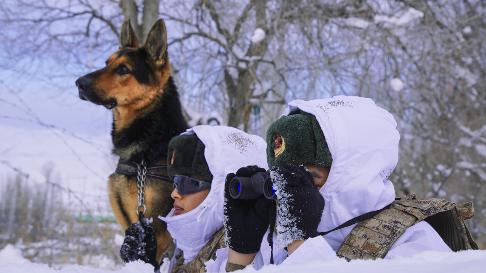 辛苦了边防官兵雪中巡逻