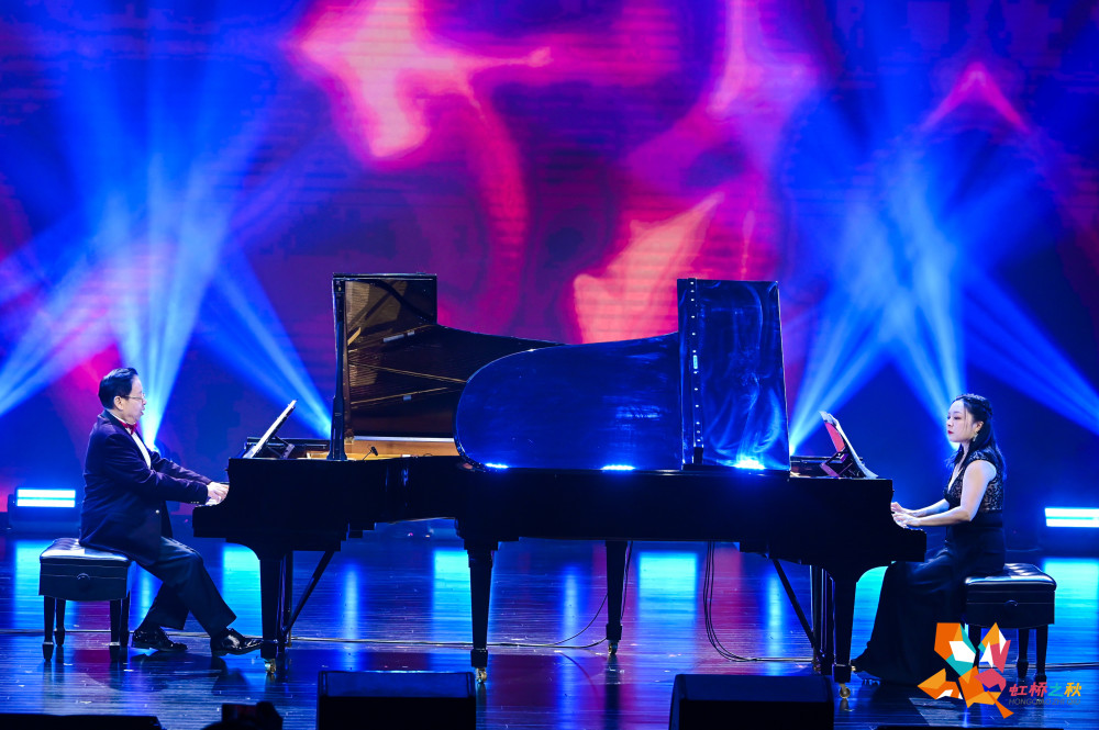 上海:"大师与中国经典"双钢琴演奏美轮美奂,同门师兄妹倾情献艺水乳