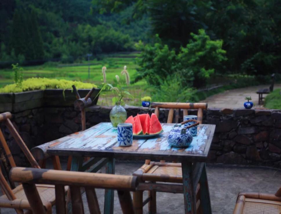 物价不高,别墅住宿300,浙江小地方,美名"李子柒的田园生活"_腾讯新闻