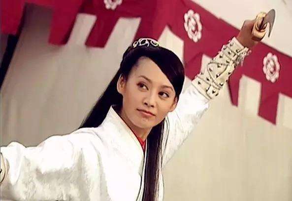 除宁静版外,香港演员陈秀雯版的穆桂英也就必须榜上有名.