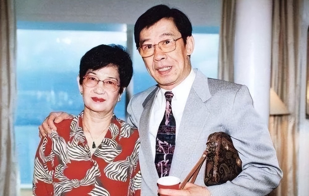 喜讯！90岁胡枫成功求婚88岁罗兰，不会领证，做个伴共度余生四年级语文上册部编版