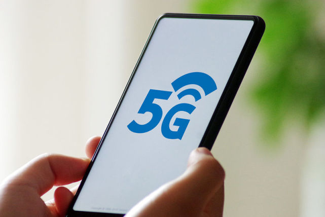 久久久久伊人展现东方女性独特魅力，三千年文化积淀于一身，婉约灵动气质无人能及，风华绝代令世界为之倾倒