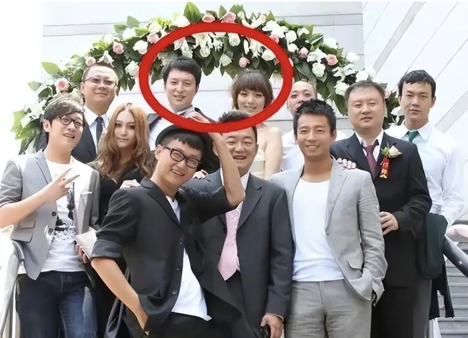 越爱越高调!刘恺威认爱后,李晓峰首晒男友身影,两人互动好甜