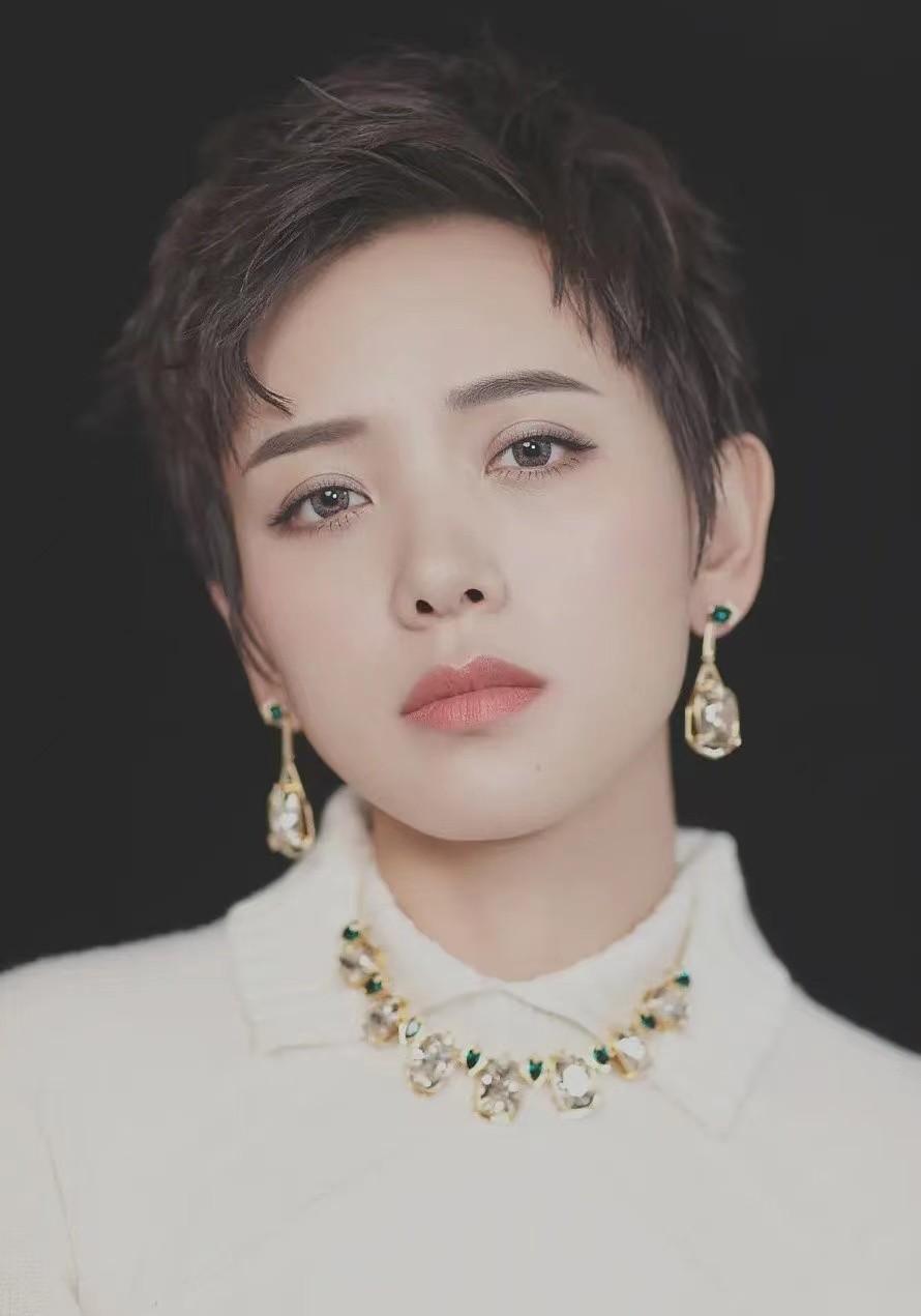 刘恺威现女友李晓峰来头不小从主持人转行做演员前夫没少帮忙