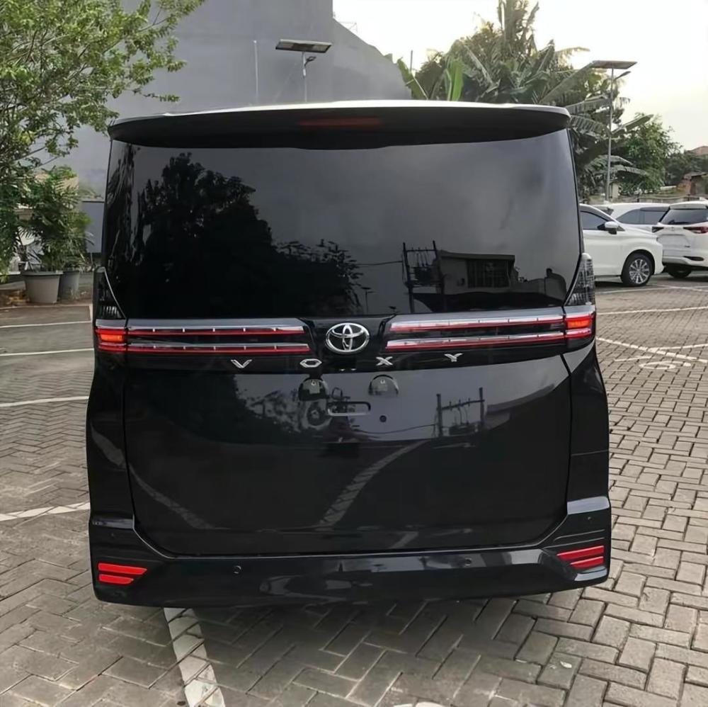 落地15万,丰田"voxy"即将入华,埃尔法前脸,空间不输奥德赛!_腾讯新闻