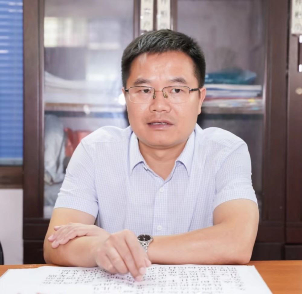 定南县副县长黄运华2017年,定南县在全省率先实施油茶林经营权证制度