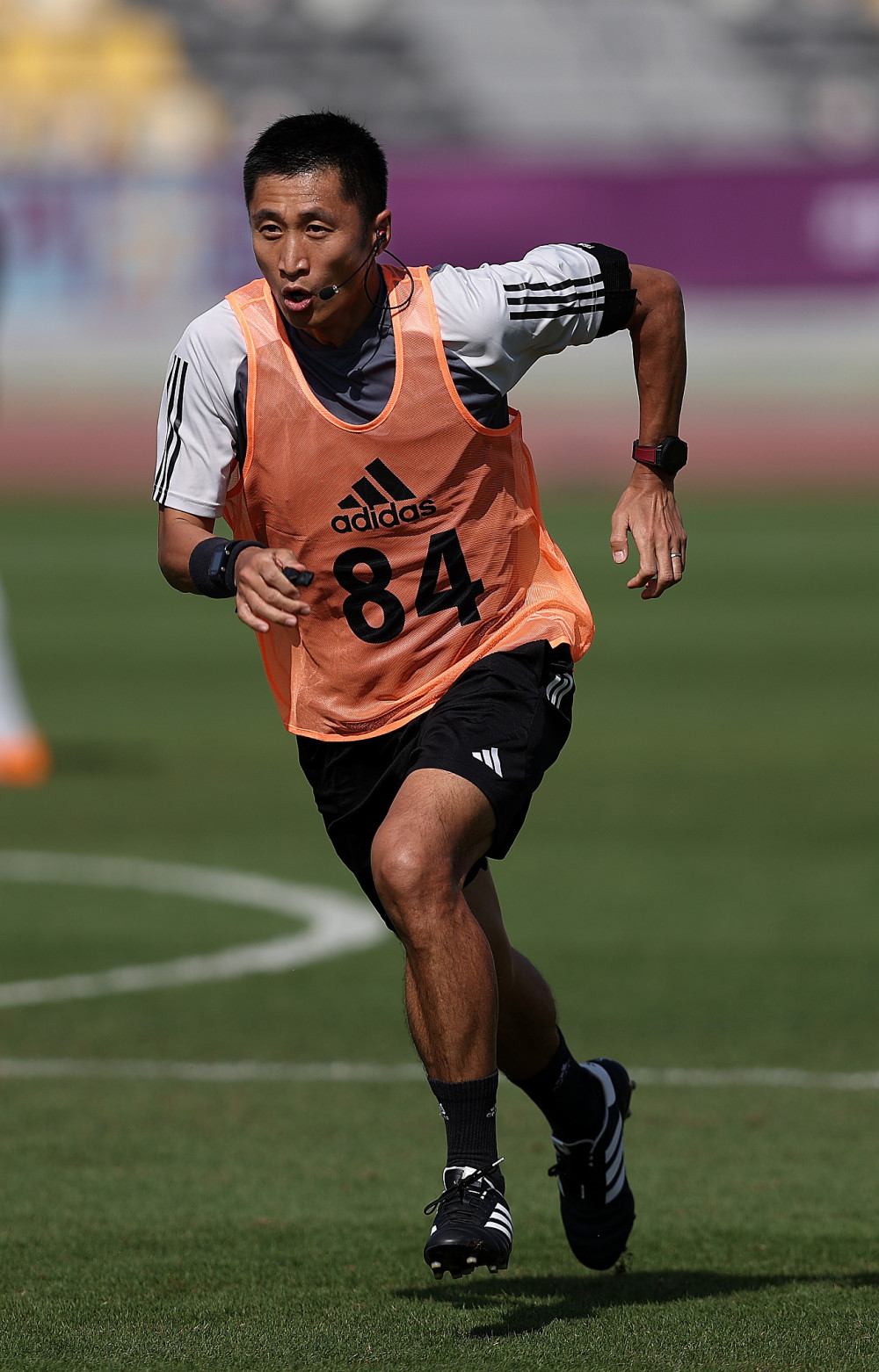 马宁在热身赛中,出示了红牌_腾讯新闻