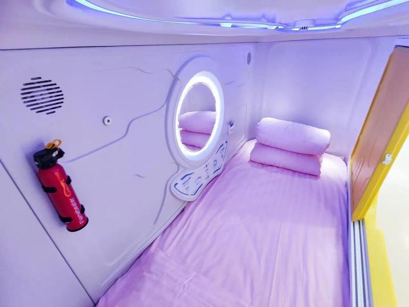 西安一医院在icu外设置陪护胶囊舱医院患者家属更需要人文关怀