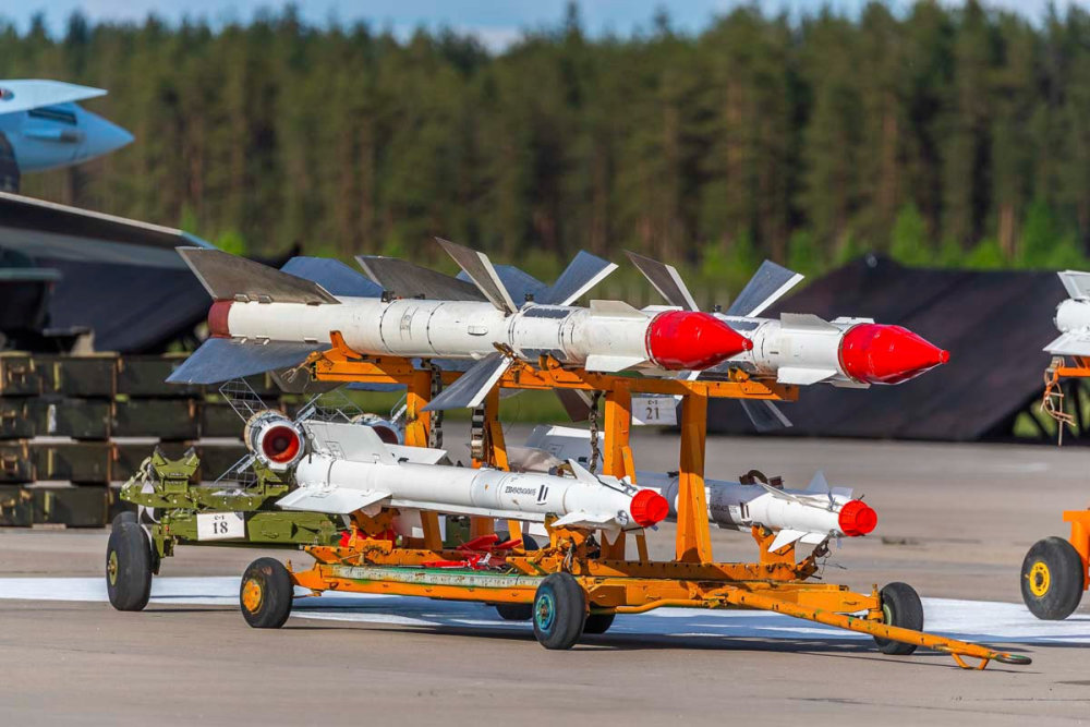 美制防空导弹隐蔽设伏,苏35毫无防备,最强四代半也难逃凌空爆炸_腾讯