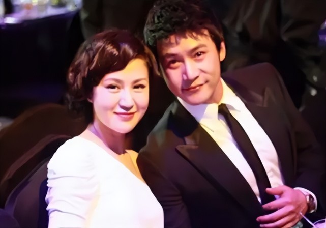 田海蓉女儿迎15岁生日穿低胸装包臀裙太成熟五官长相似徐明
