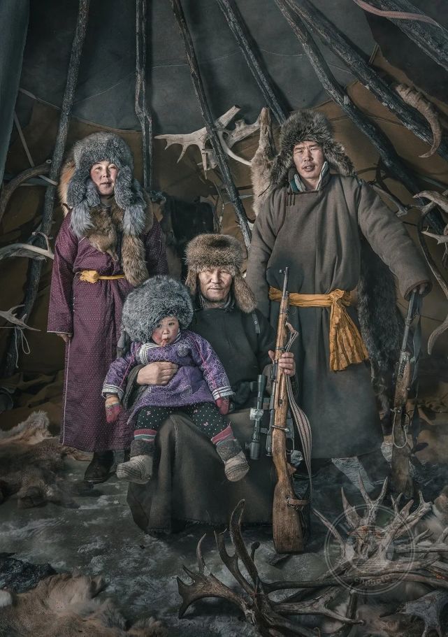 一等奖《察坦:驯鹿人》08jatenipat ketpradit(泰国)这是蒙古族人