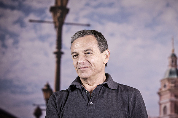 罗伯特·艾格重返迪士尼ceo职位 鲍勃·查佩克退出