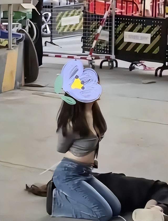 "女网红反绑跪地"事件不排除有策划的可能性!原因如下_腾讯新闻