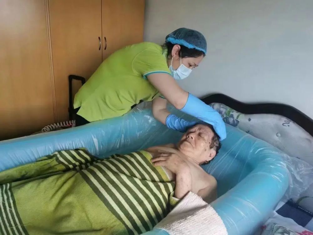 洗澡关乎4200万失能老人的体面