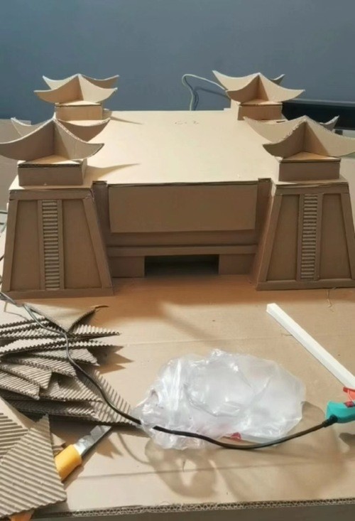 陪儿子做手工,安康一位爸爸用纸壳制作"安康博物馆"