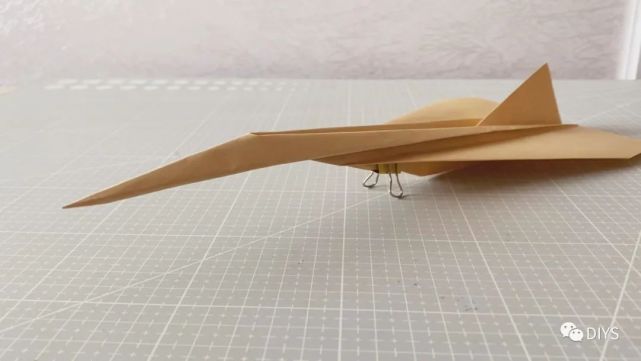 "手工折纸"一架可以直线飞行的"标枪式纸飞机"