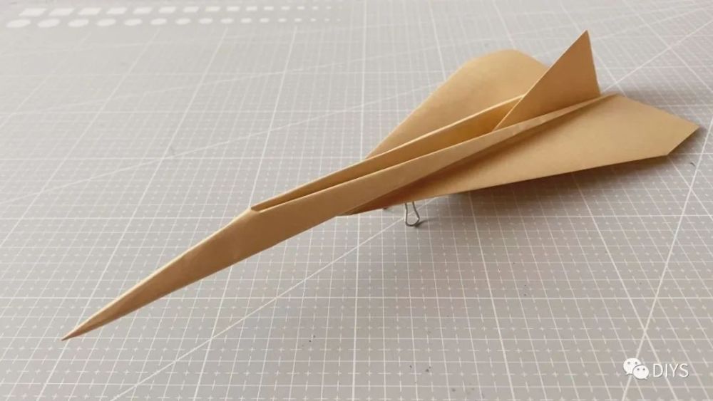 "手工折纸"一架可以直线飞行的"标枪式纸飞机"_腾讯新闻