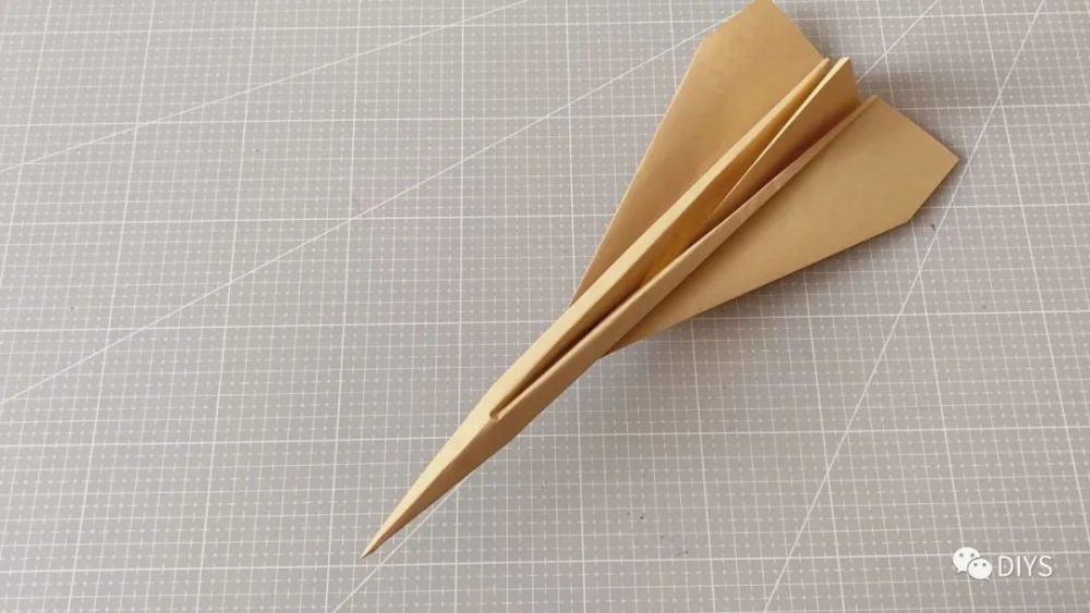 "手工折纸"一架可以直线飞行的"标枪式纸飞机"_腾讯新闻