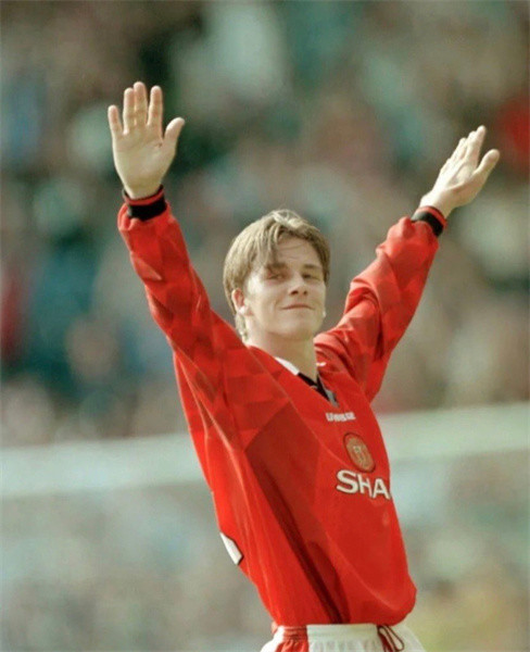 哈亚·人物丨进球有什么好看的?还是看贝克汉姆吧!_腾讯新闻